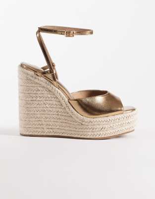 ASOS DESIGN Wide Fit - Tamryn - Espadrilles in Gold mit Keilabsatz, weite Passform-Goldfarben