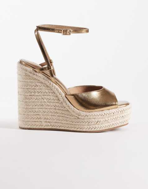 ASOS DESIGN Wide Fit - Tamryn - Guldfarvede espadrille-sandaler med kilehæl - view 1