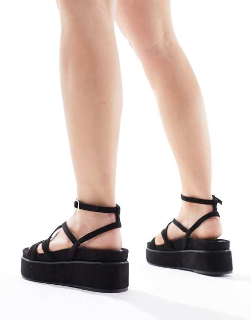 ASOS DESIGN Wide Fit – Taurus – Czarne sandały z 2 paskami na płaskiej platformie, 4 z 4