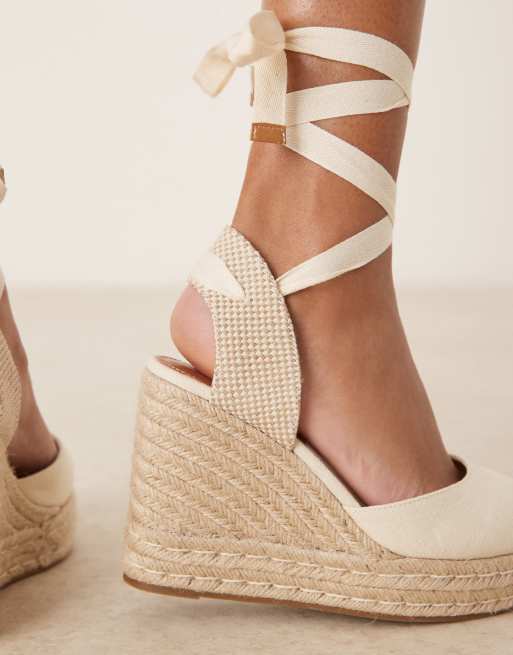 ASOS DESIGN Wide Fit - Tyra - Sleehakken met dichte neus in naturel linnen, 3 van 4