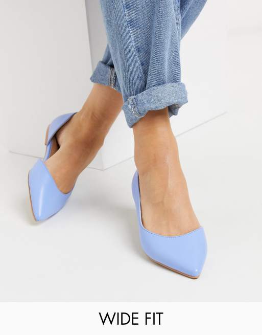 Blue store pointed flats