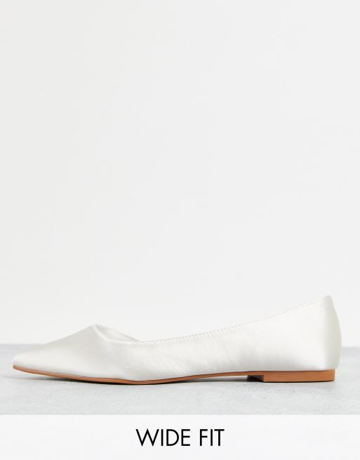 White flat 2024 shoes wide fit