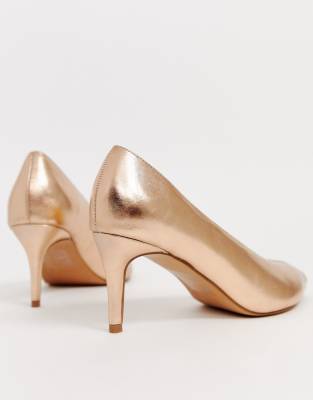 gold mid heel shoes