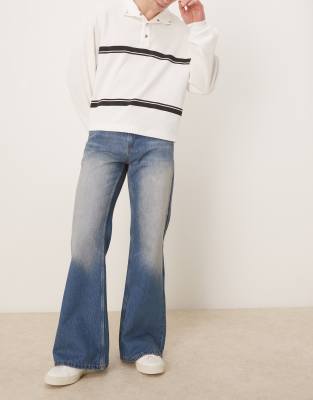 ASOS DESIGN wide flare jeans in tinted wash-Blue