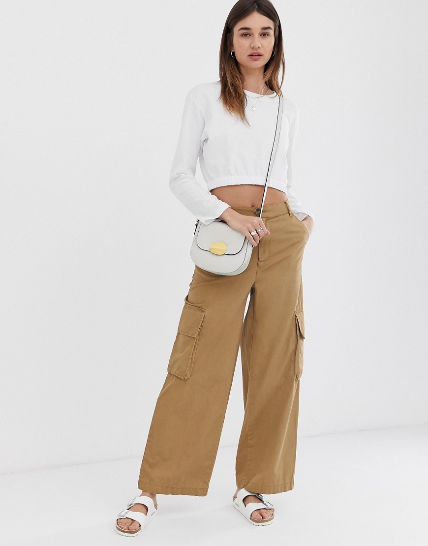 ASOS DESIGN wide leg chino trouser with utility pockets-Stone