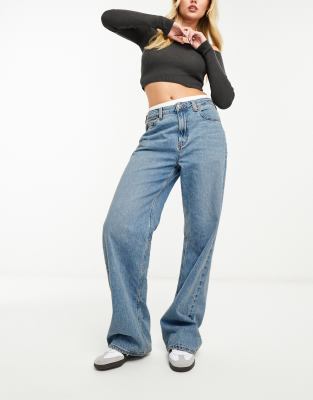 wide leg dad jeans in mid blue