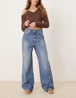 wide leg dad jeans in mid blue