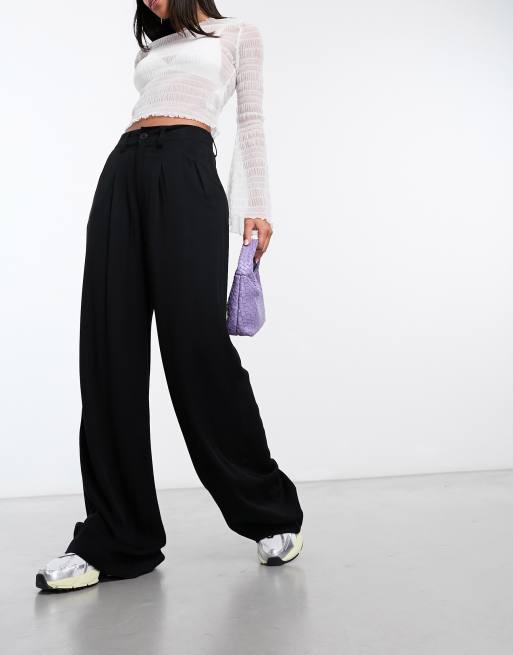 Pantalones dad marrones de efecto cuero de ASOS DESIGN