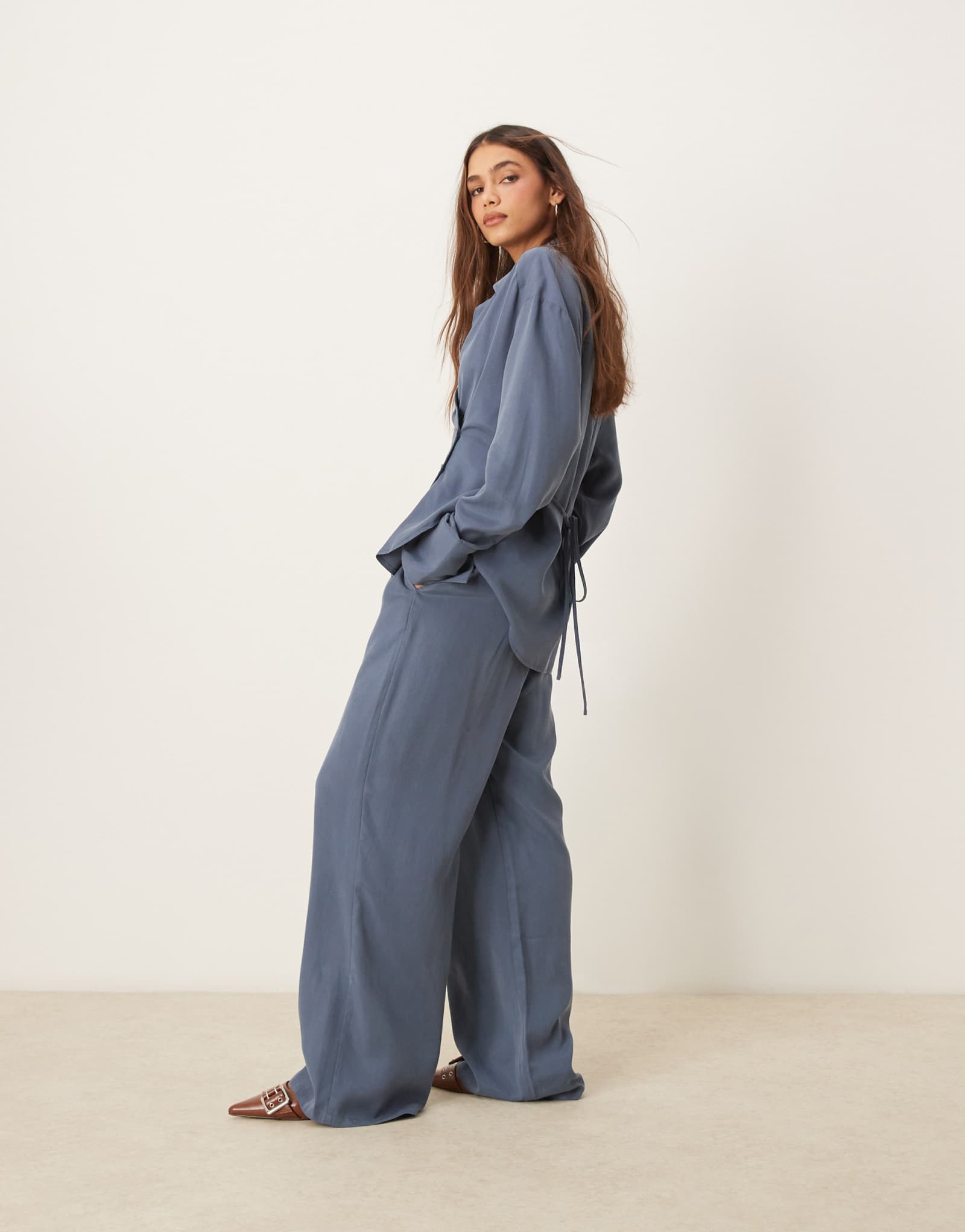 Дизайнерские широкие брюки ASOS для папы синего цвета с эффектом потертости - часть комплекта