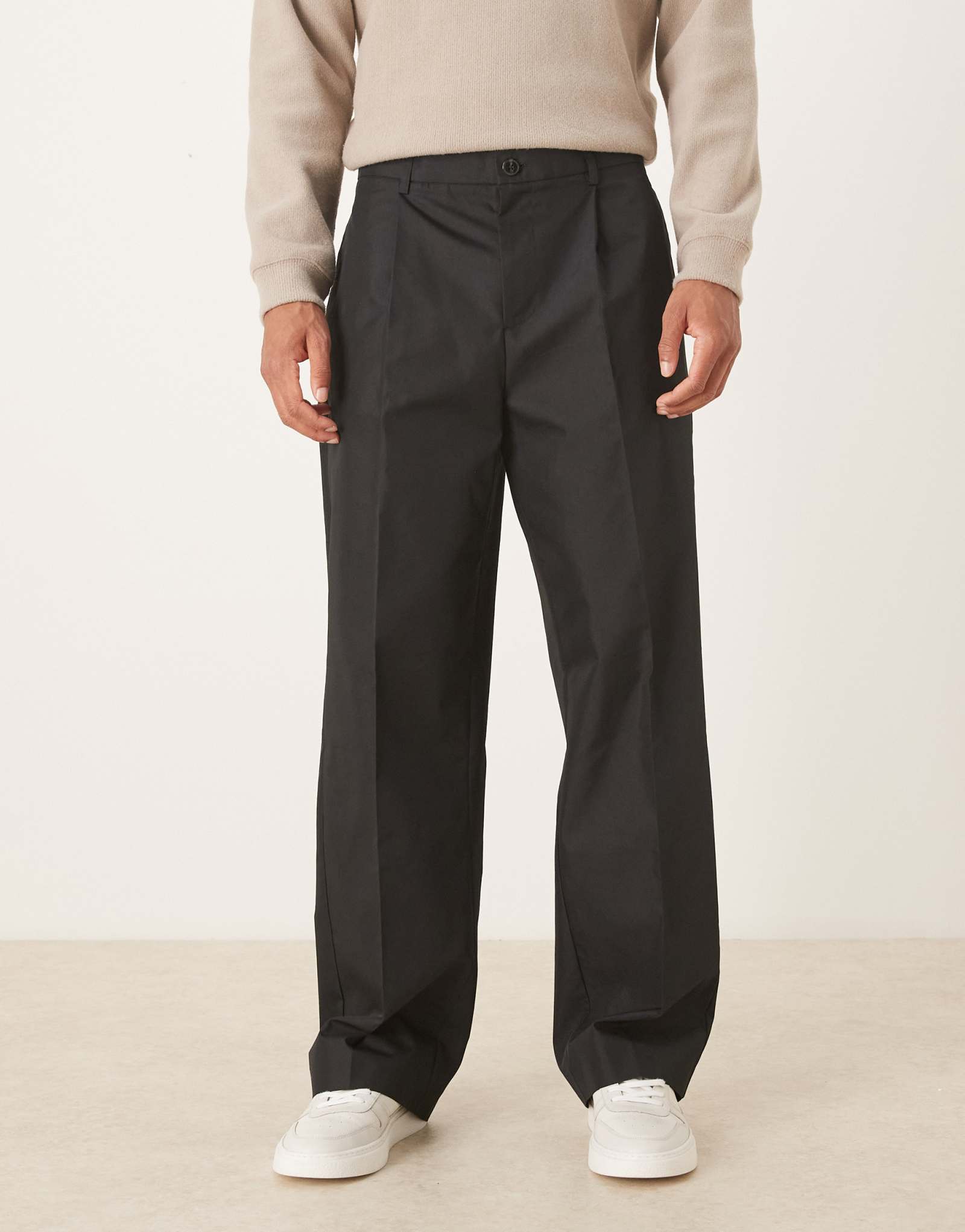 Дизайнерские широкие брюки ASOS из черной технологичной ткани с эластичным поясом