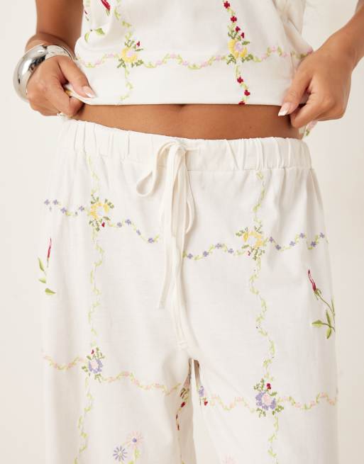 【GRAVER】White Flower Dot Embroidery Wide Balloon Trousers ASOS DESIGN wide leg floral embroidered pants in white | ASOS