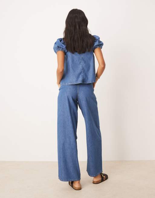 ASOS DESIGN wide leg jean co-ord with pleated waist in mid blue, 2 of 5