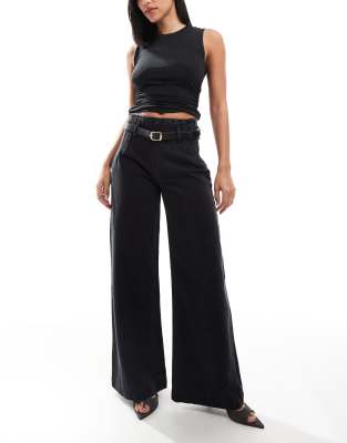 wide leg jean with belt in black