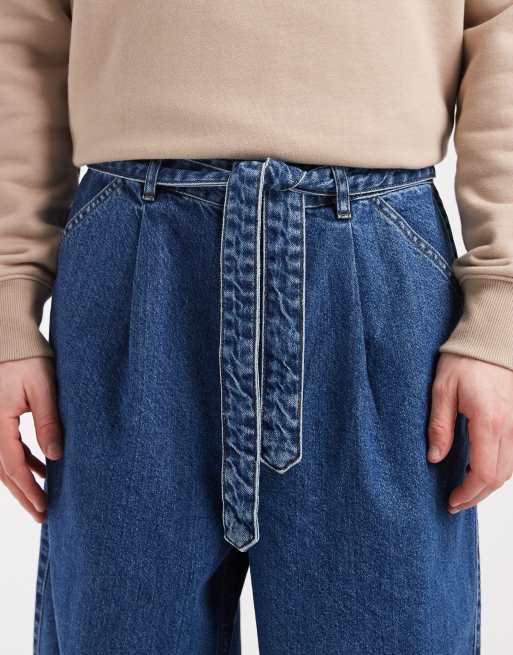 ASOS DESIGN wide leg jeans in mid wash blue with pleats and belt, 4 of 5