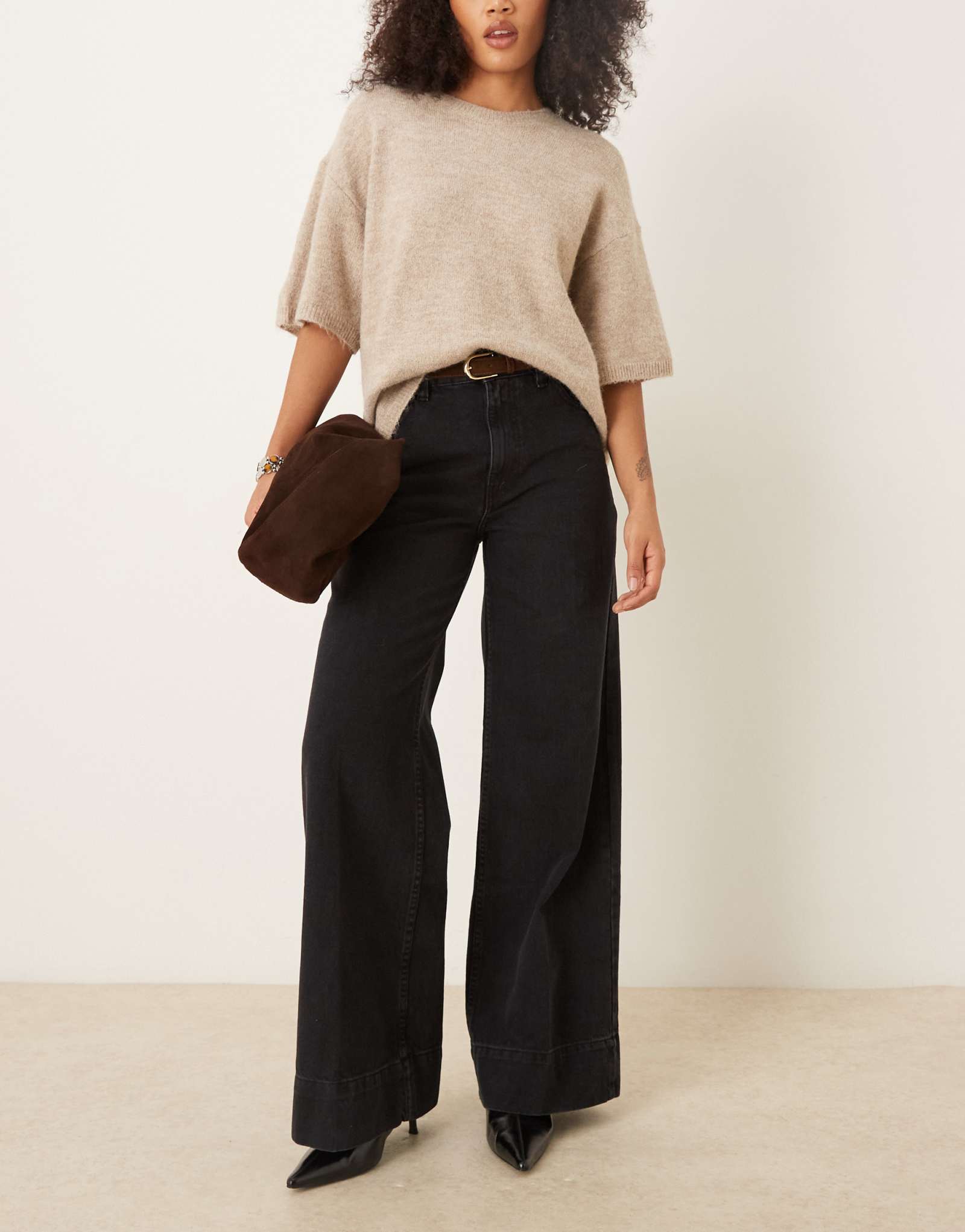 ДИЗАЙНЕРСКИЕ широкие джинсы ASOS со складками спереди и поясом черного цвета