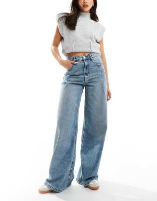 wide leg jeans with pleat detail in light wash-Blue