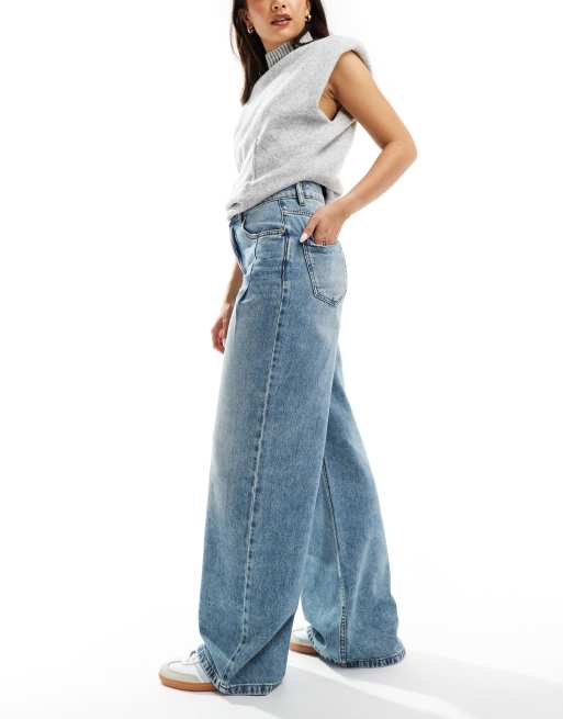 ASOS DESIGN wide leg jeans with pleat detail in lightwash, 3 of 5