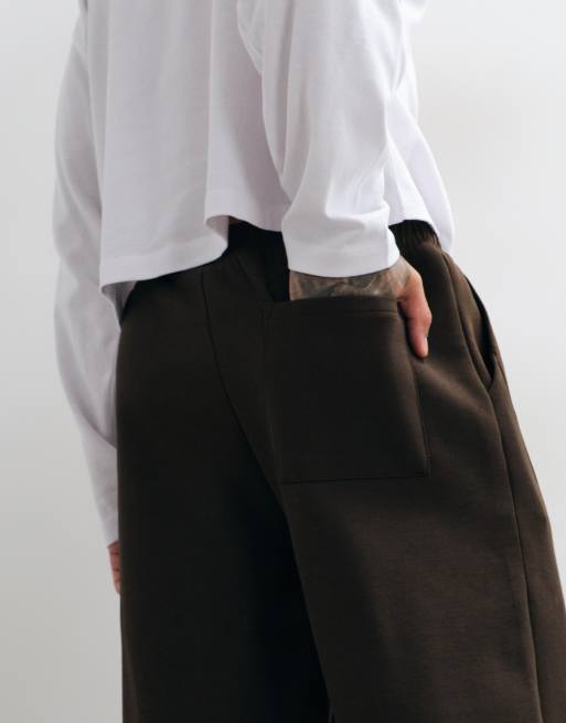 ASOS DESIGN Wide-Leg-Jogger aus Scuba-Material mit gedrehter Naht in Braun, 4 von 5