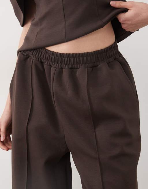 ASOS DESIGN Wide leg jogger co-ord in brown, 3 of 5