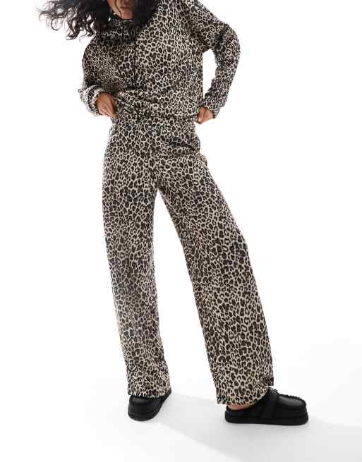 ASOS DESIGN wide leg jogger co-ord in leopard print, 3 of 5