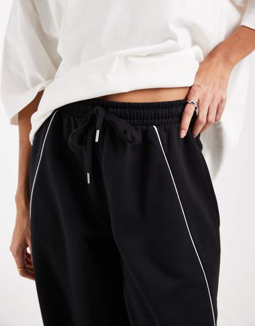 ASOS DESIGN Wide leg jogger with piping detail in black, 3 of 5