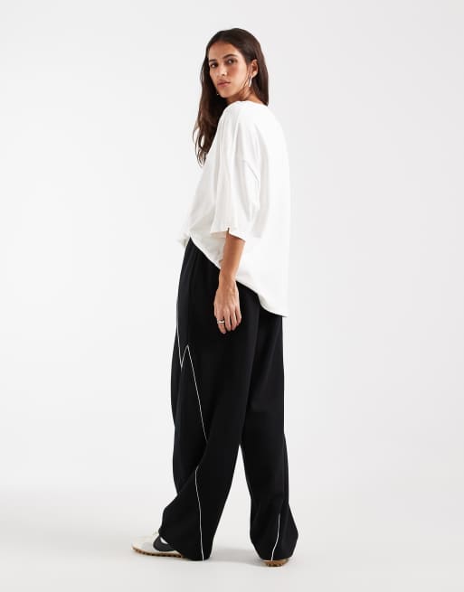 ASOS DESIGN Wide leg jogger with piping detail in black, 5 of 5