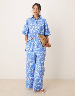wide leg pants in blue abstract print