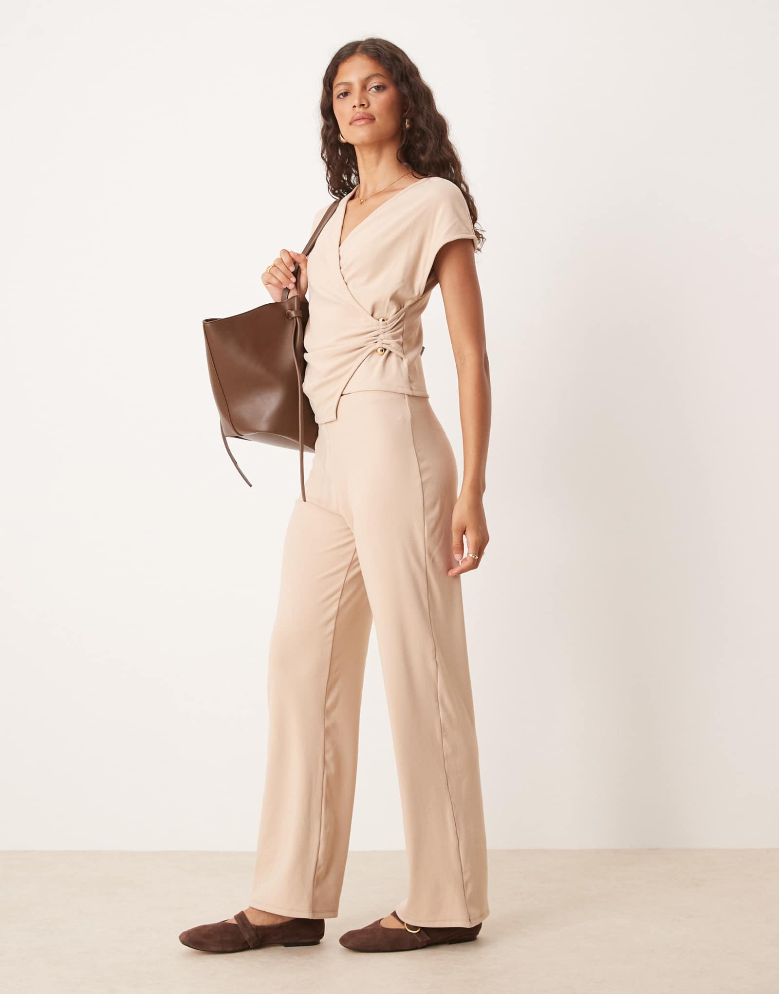 Дизайнерские широкие брюки ASOS из камня - часть комплекта