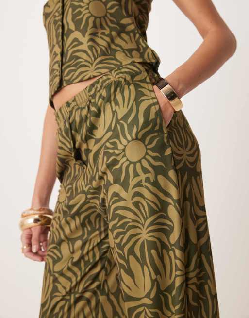 ASOS DESIGN wide leg pants with floral print in khaki - part of a set, 5 of 5