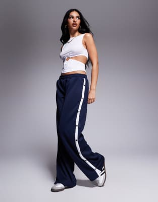 wide leg pants with stripe and snaps in navy