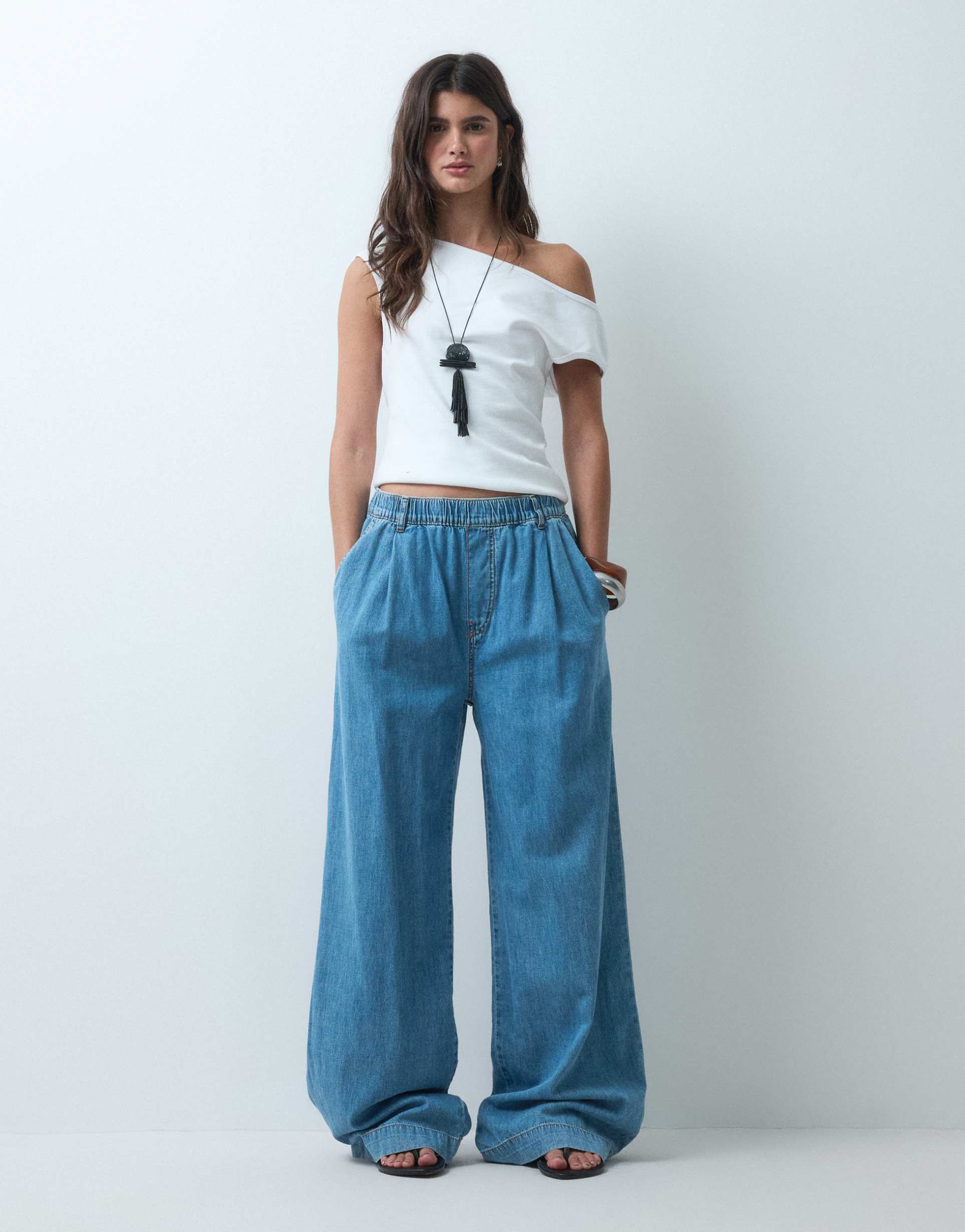 asos design wide leg pull on jeans in midwash blue