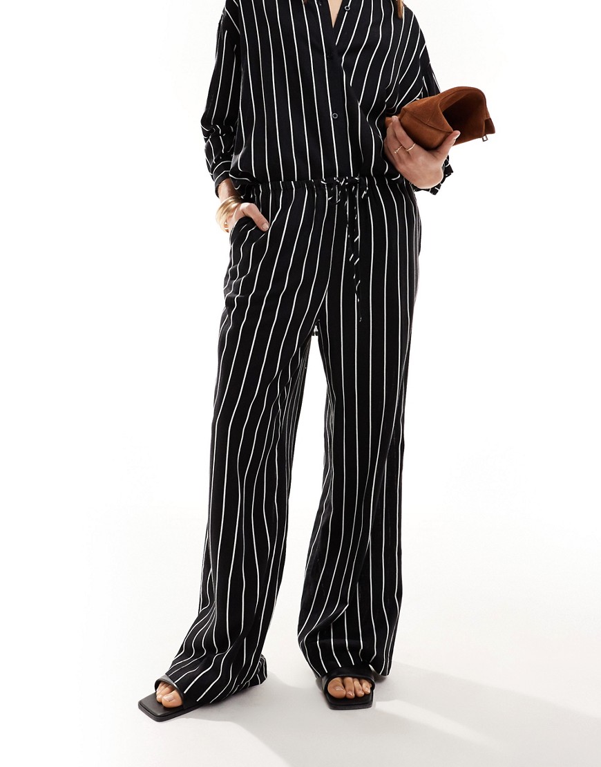 ASOS DESIGN wide leg pull on trouser with linen in black stripe-Multi