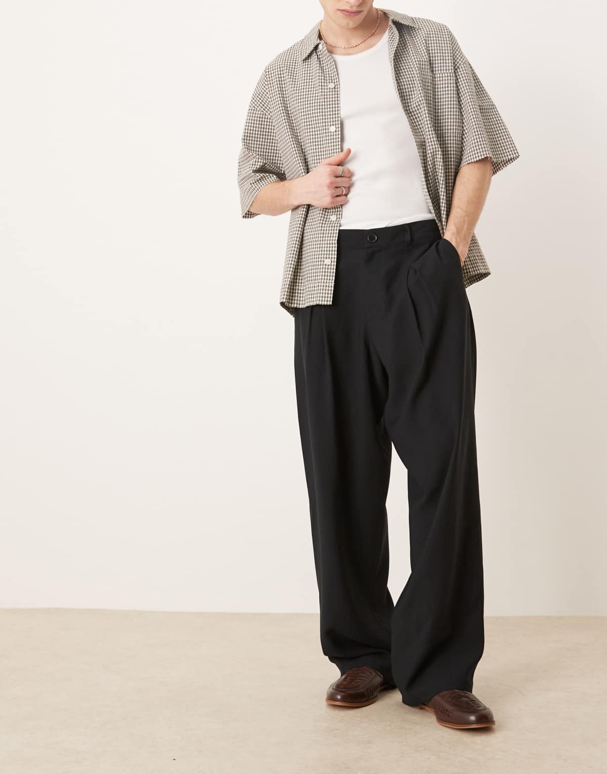ASOS DESIGN wide leg smart trousers with front pleat in black