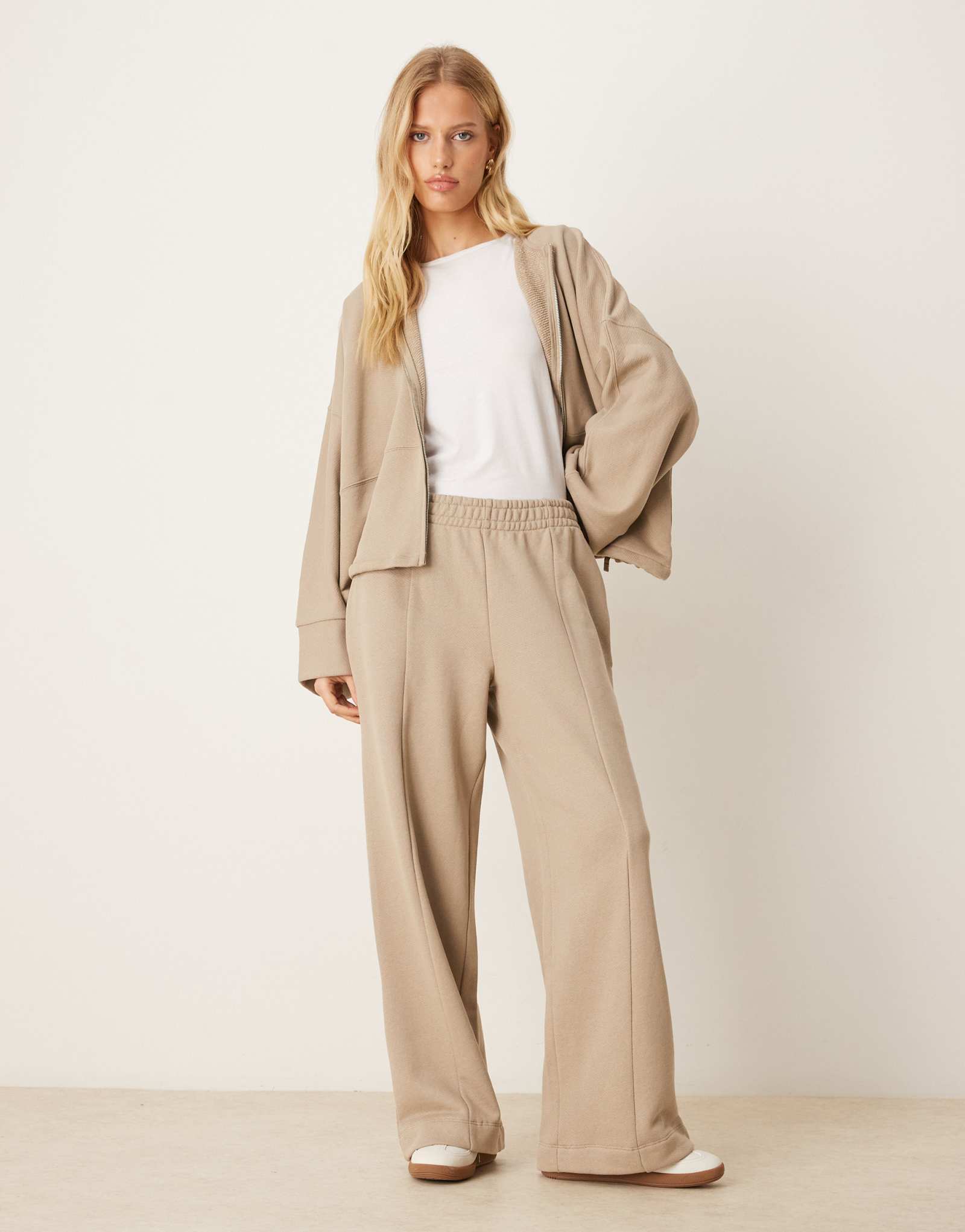 Широкие спортивные брюки ASOS DESIGN цвета хаки - часть комплекта