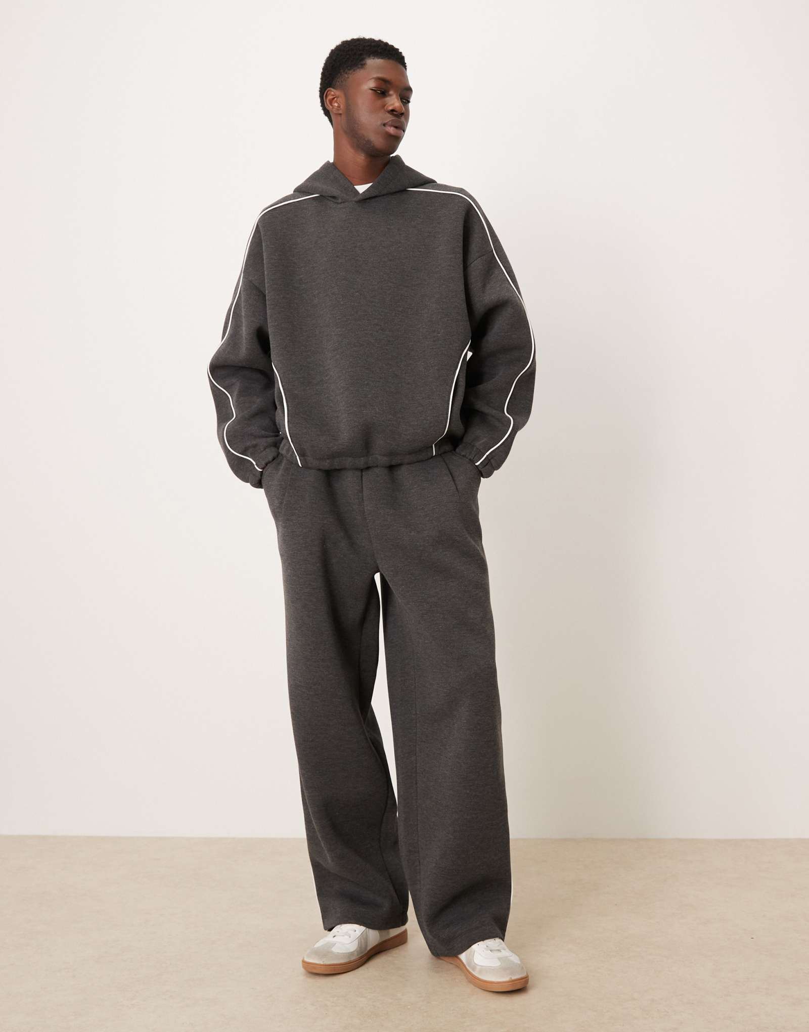 Широкие спортивные брюки ASOS DESIGN с окантовкой по бокам темно-серого цвета - часть комплекта