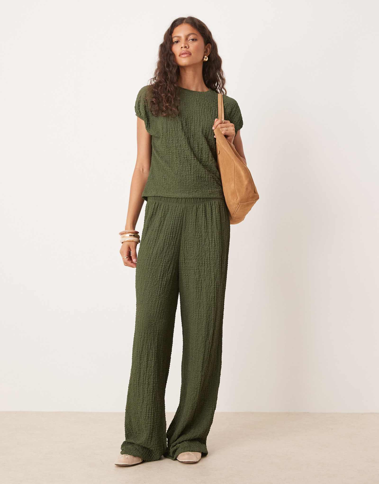 Широкие фактурные брюки ASOS DESIGN зеленого цвета - часть комплекта