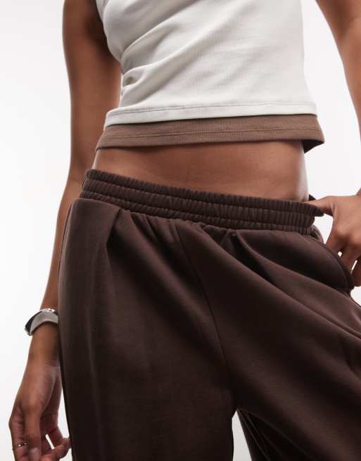 ASOS DESIGN wide leg trackies with pleat in brown, 4 of 5