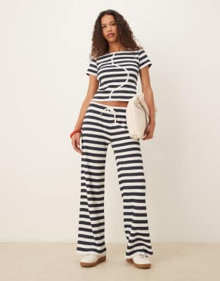 ASOS DESIGN ASOS DESIGN wide leg trouser co-ord in in navy and white stripe-No colour