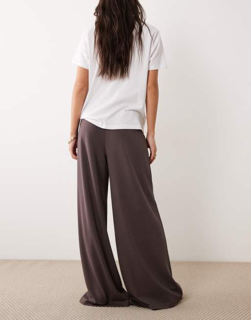 ASOS DESIGN wide leg with pleat detail co-ord trouser in brown, 3 of 5