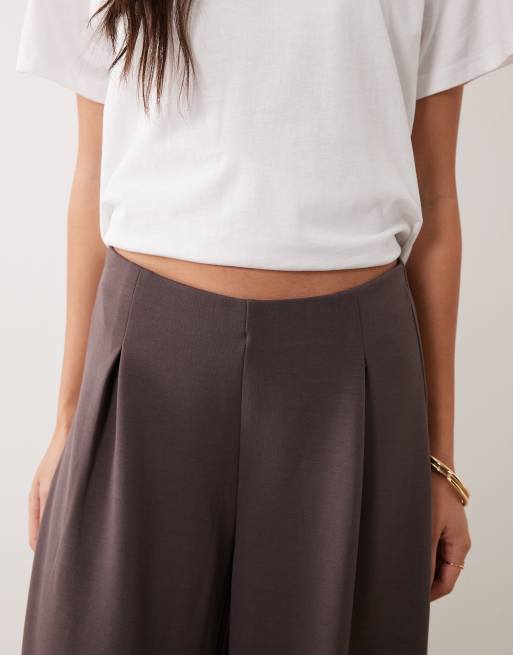 ASOS DESIGN wide leg with pleat detail co-ord trouser in brown, 4 of 5