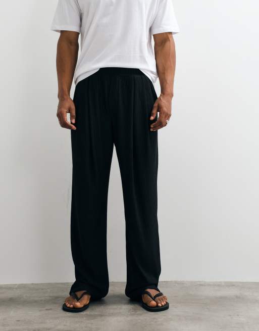 ASOS DESIGN wide log pleated sweatpants in black, 3 of 5