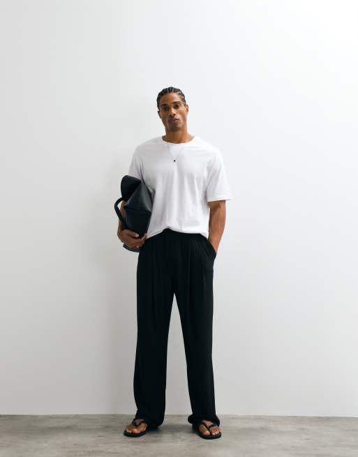 ASOS DESIGN wide log pleated sweatpants in black, 4 of 5