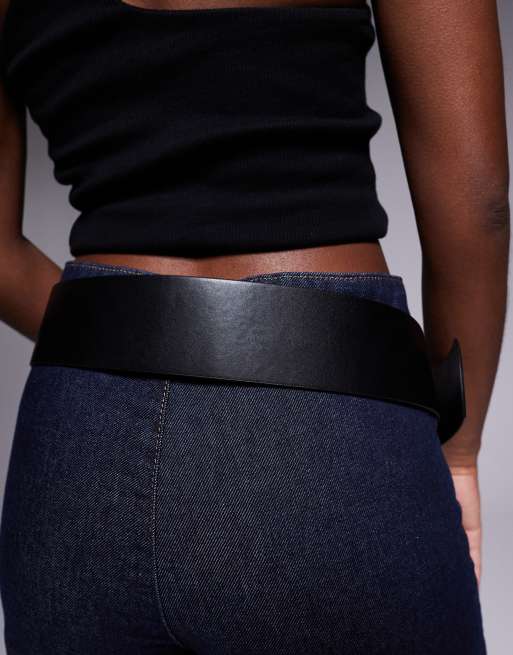 ASOS DESIGN wide low waist circle belt in black, 3 of 3