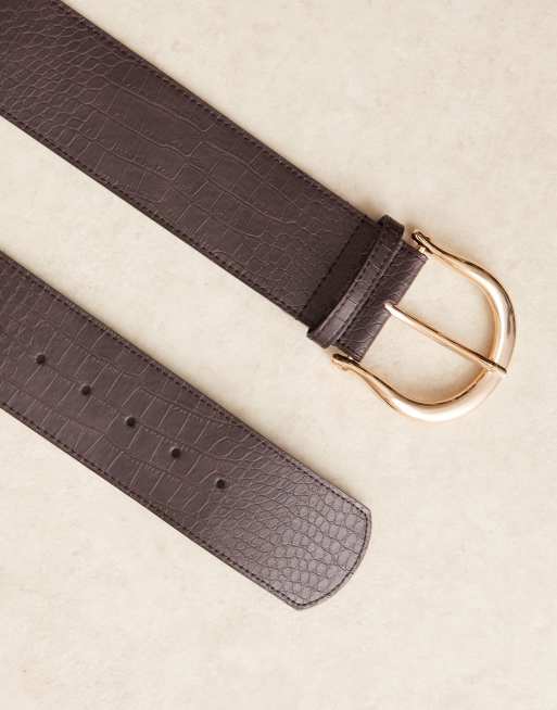 ASOS DESIGN wide low waisted belt in chocolate croc with gold hardware, 2 of 3