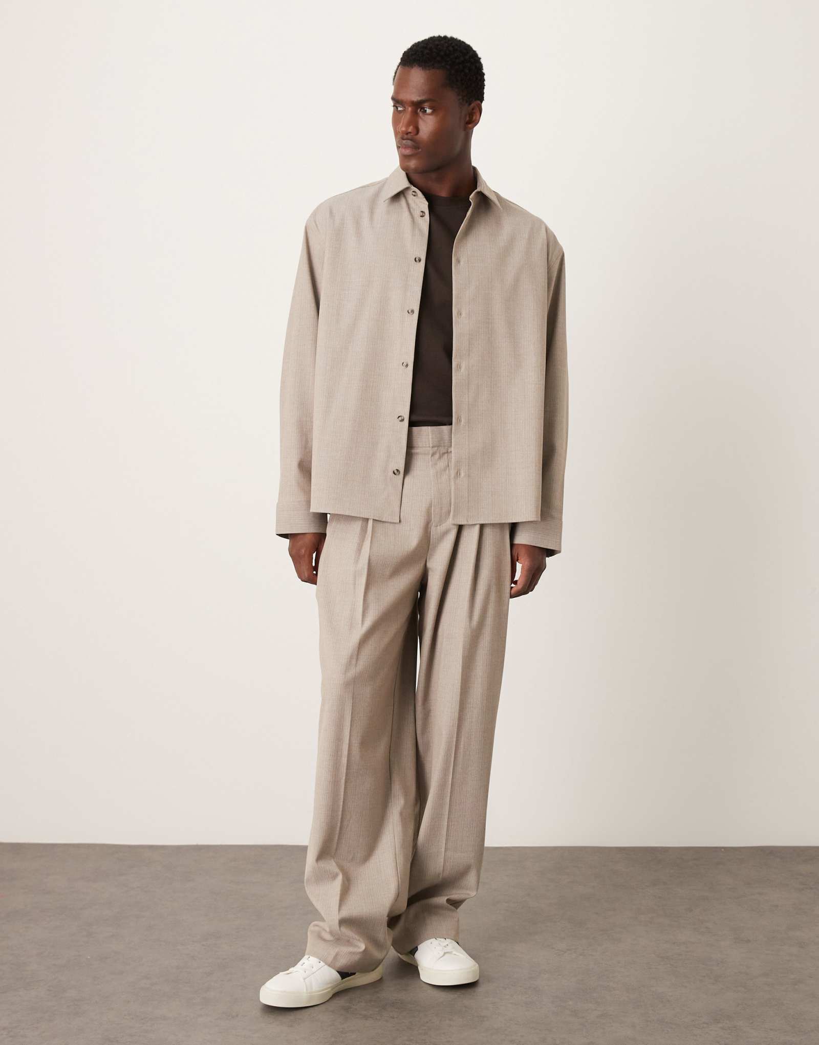 Широкие костюмные брюки ASOS DESIGN в нейтральную полоску