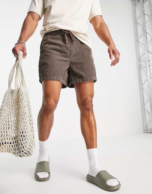 ASOS DESIGN - Wijde, korte shot van corduroy in donkerbruin 