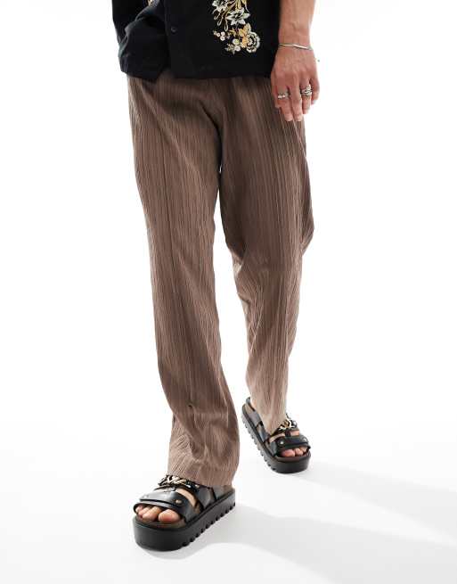 ASOS DESIGN – Wildleder-Sandalen in Schwarz mit goldfarbenen Metalldetails und dicker Sohle, 4 von 4