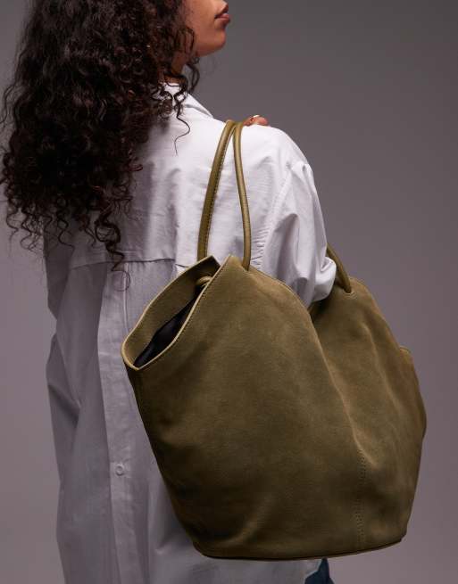 ASOS DESIGN – Wildleder-Tragetasche in Olivgrün mit Henkeln im Schlauchdesign, 3 von 4