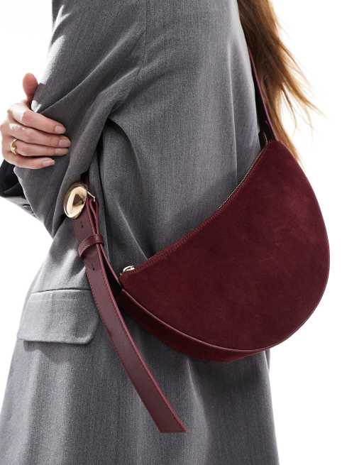 ASOS DESIGN – Wildleder-Umhängetasche in Burgunderrot mit Kuppeldetail aus Metall, 2 von 4