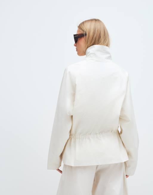 ASOS DESIGN – Windjacke in Wollweiß mit tief angesetzter Taille mit Raffung, 3 von 11